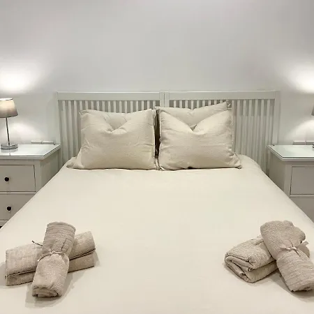 Apartment Modern Centre Two Bedroom Windsor - Grand House *